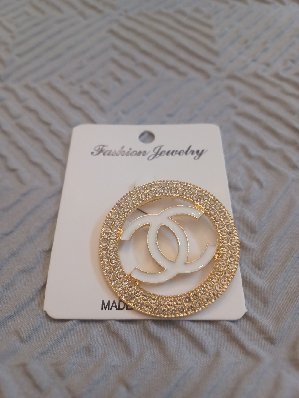 Gold and White Interlocking Circle Fashion Brooch - Fashion Jewelry